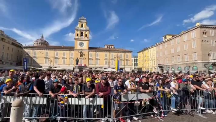 Il Comune: domani maxischermo in piazza Garibaldi per vedere Parma-Cremonese