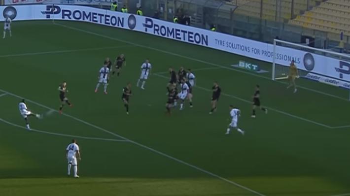 Parma-Venezia 2-1 pigliatutto: per i tifosi &egrave; la partita pi&ugrave; bella e  il gol di Camara il pi&ugrave; bello quest'anno
