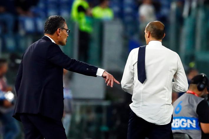 Alta tensione tra la Juventus e Allegri (che si &egrave; preso due giorni di squalifica), ma niente esonero anticipato. La societ&agrave;: "Siamo contrariati". E la Figc apre un'inchjesta sulla lite con il direttor