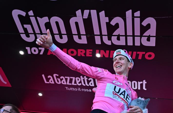 Pogacar vince la 15esima tappa del Giro con arrivo in salita  e consolida la  maglia rosa