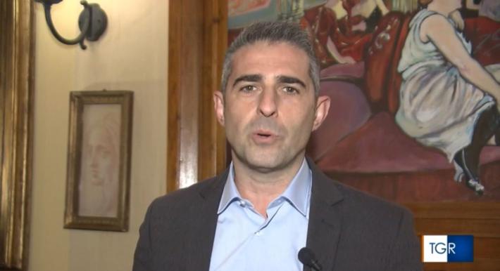 Pizzarotti: "Intelligenza artificiale, servono corsi di formazione garantiti e retribuiti per i cittadini disoccupati"