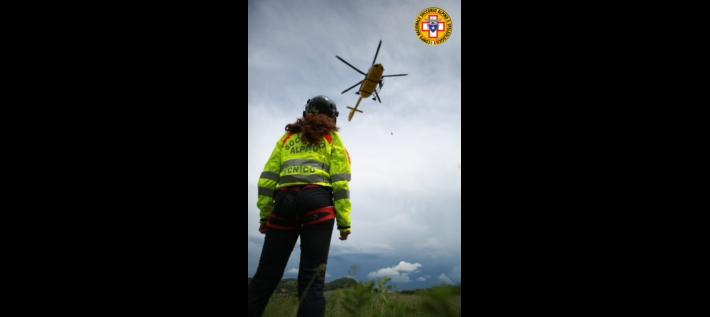Motociclista precipita in una scarpata nel Piacentino: &egrave; grave