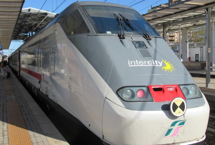 Alle 6.51 un Intercity per Rimini e Riccione (diretto a Lecce). Dal 9 giugno, con l&rsquo;orario estivo