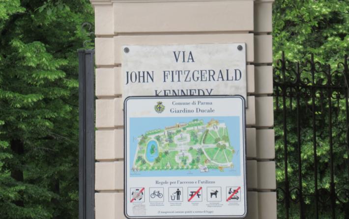 Parco Ducale, poco rispetto per John Fitzgerald Kennedy