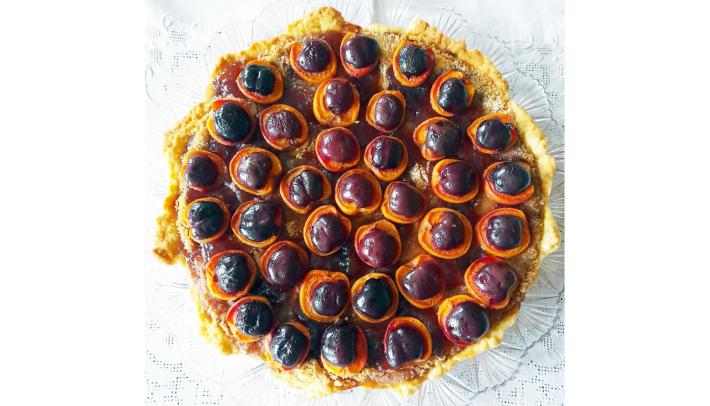 Crostata  albicocche e ciliegie