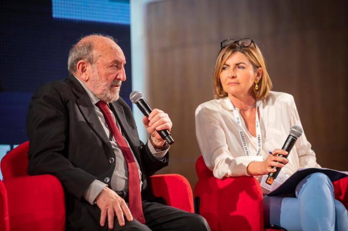 Galimberti:  &laquo;L'homo sapiens? Non esiste pi&ugrave;&raquo; 