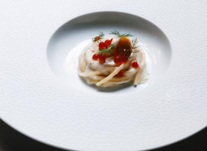 Spaghettone &laquo;panna&raquo;, vodka, salmone