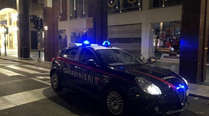 Violenta rissa in via Mazzini nel cuore della notte: 4 feriti, due all'ospedale