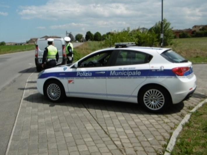 Guidava ubriaco un&rsquo;auto sequestrata senza assicurazione