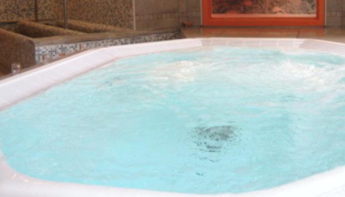 Turista muore folgorato nell'idromassaggio di un resort