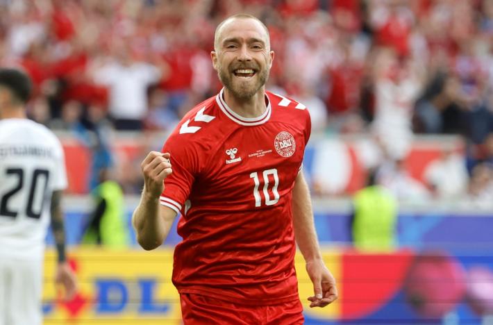 La rinascita di Eriksen: tre anni fa l'arresto cardiaco, oggi il gol contro la Slovenia, che poi pareggia: 1-1