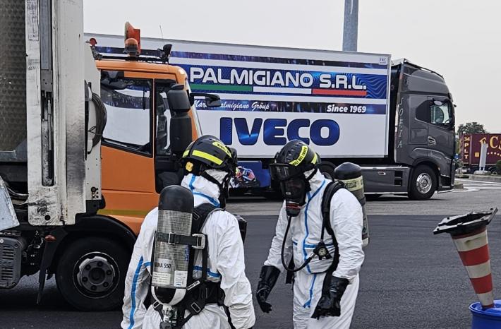 Ritirata la patente al camionista che ha sversato 800 litri di solvente a Cortile San Martino