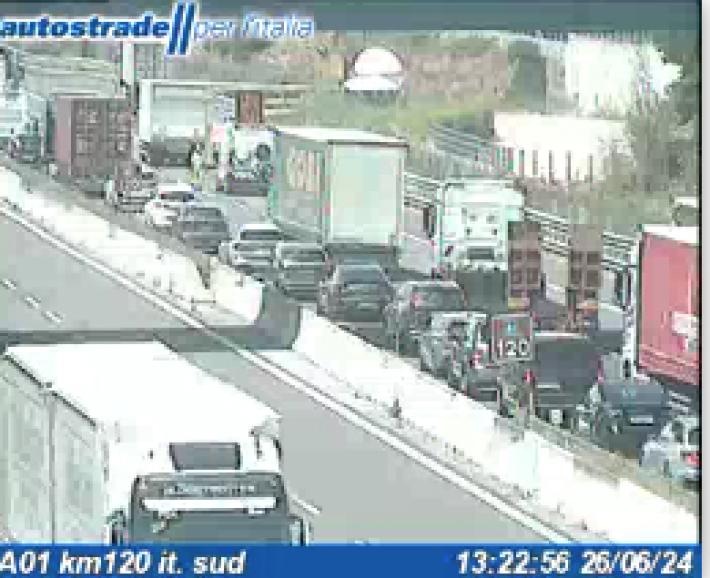 A1, due chilometri di coda per incidente fra Parma e il bivio con l'A15