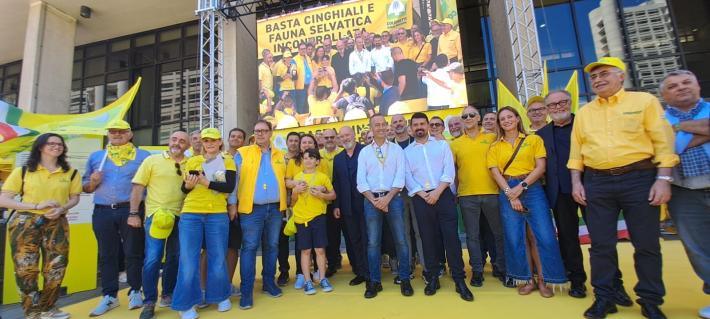 Manifestazione della Coldiretti con i trattori  in Regione contro i cinghiali. Bertinelli: "Sono un problema per agricoltori e cittadini"