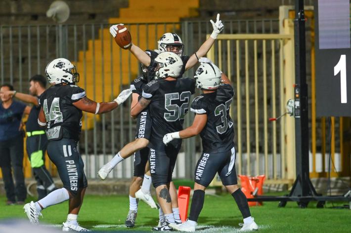 I Panthers Parma vincono il Superbowl battendo in modo netto i Guelfi Firenze. E' il loro settimo scudetto