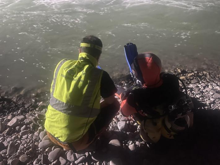 Si tuffa nel fiume Enza e non riemerge, ricerche in corso