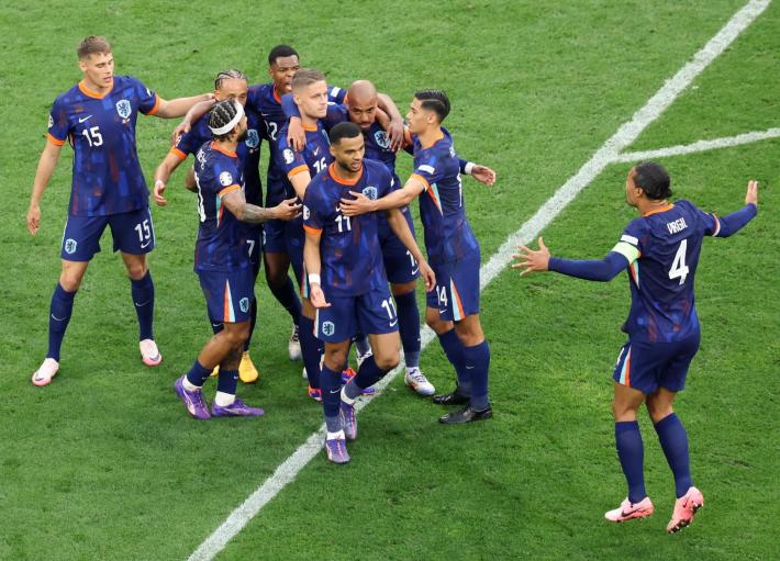 L'Olanda batte la Romania (3-0) e passa ai quarti