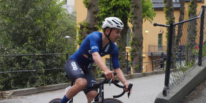 Caduta mortale al Giro d'Austria: addio al giovanissimo (25 anni) ciclista norvegese Andr&eacute; Drege