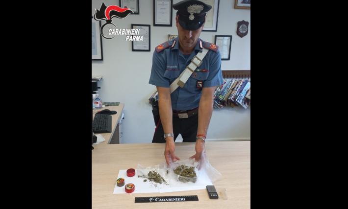 Alla guida con 22 grammi di droga (nel bagagliaio): 24 enne denunciato