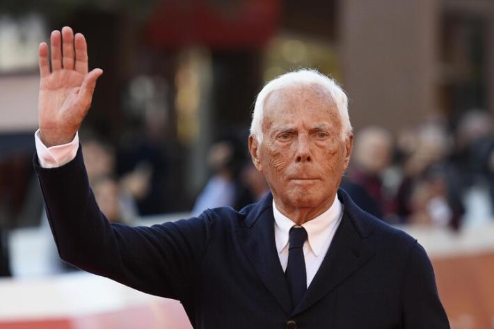 Da Piacenza a Holliwood, Giorgio Armani compie 90 anni di stile e coerenza