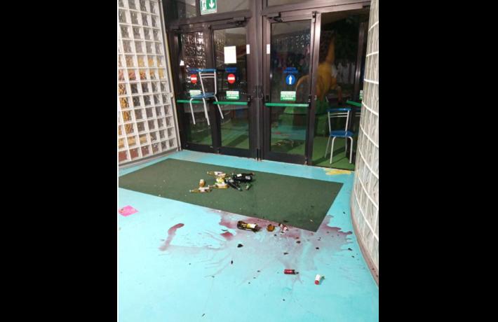 Arrivano le guardie giurate e le forze dell'ordine, colluttazione con il ladro, fallisce il colpo nel parco giochi 