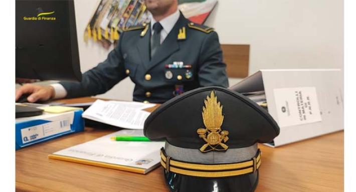 Pensionato in frontiera con 10 milioni di dollari, denunciato