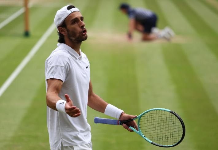 Wimbledon: Musetti sconfitto da  Djokovic che giocher&agrave; la finale contro Alcaraz