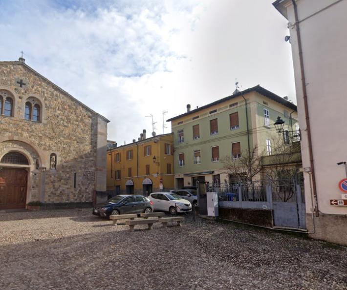Aggressione all'alba a Fornovo: soccorritori in piazza IV novembre, ferito un uomo 