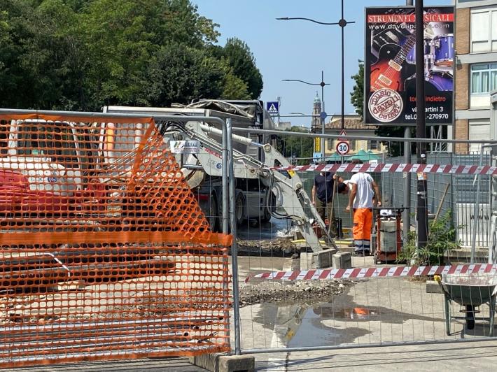 Via Mantova-via Toscana: tutti senz'acqua. Guasto alla linea principale