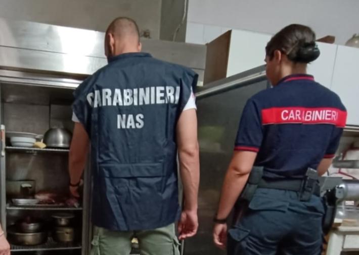 Sospeso un ristorante per gravi carenze igienico sanitarie 