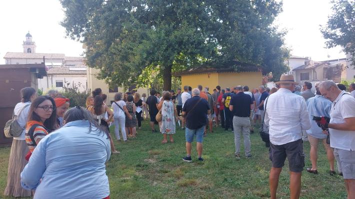 Tornano don Camillo e Peppone ed &egrave; ancora pienone a Brescello: il casting per il film su Guareschi fa il pienone