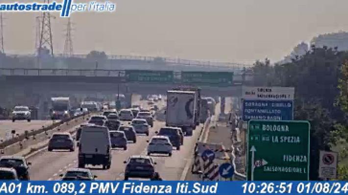 Traffico intenso sulle autostrade: disagi in A1. In Autocisa, code verso Parma per lavori 
