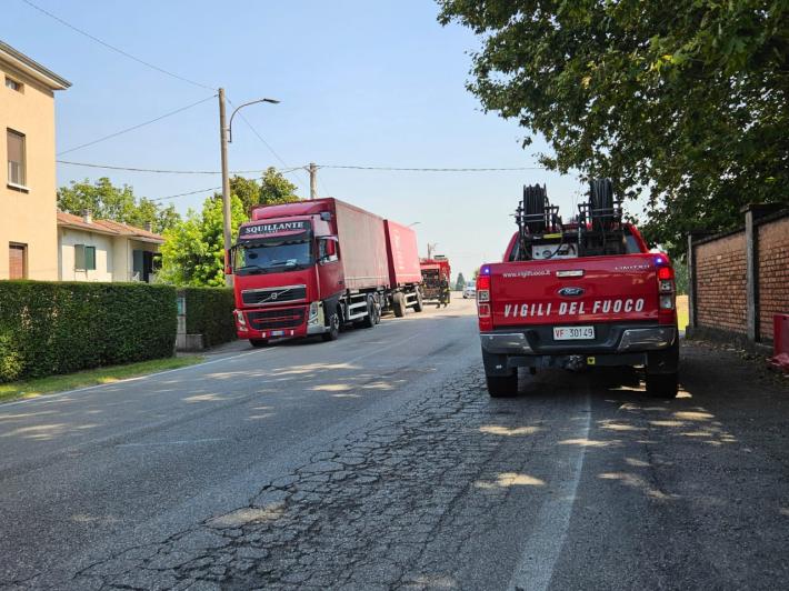 Incidente a Collecchio: un ferito. Camion ribaltato a Solignano 