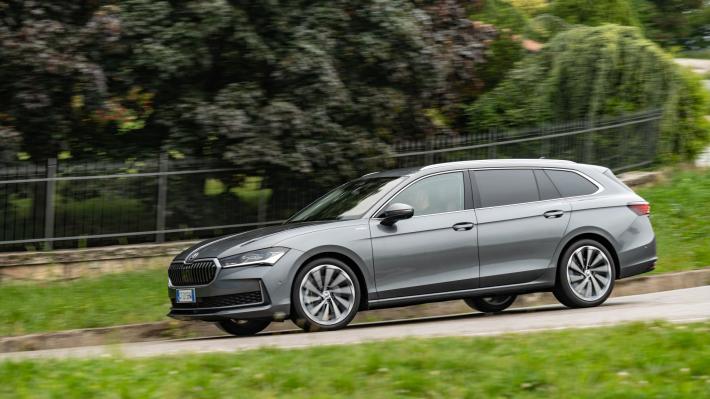 Skoda Superb, adesso &egrave; anche bella