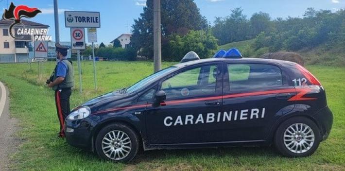 Colorno: sorpreso alla guida con patente revocata, si spaccia per il fratello. Denunciato 47enne italiano