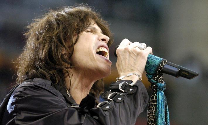 Gli Aerosmith dicono addio al palco, Tyler senza voce