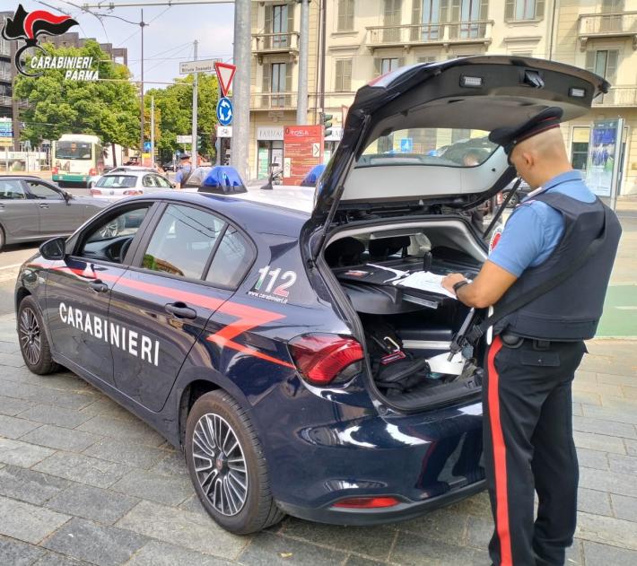 Parma: non paga la riparazione di un telefono. Lo rapinano per appianare il debito. Denunciati i due presunti responsabili.
