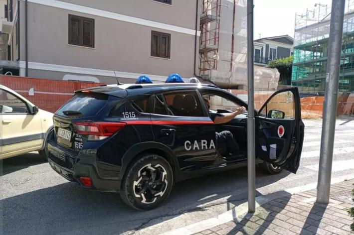 Stacca orecchio a morsi a carabiniere, arrestato a Sulmona