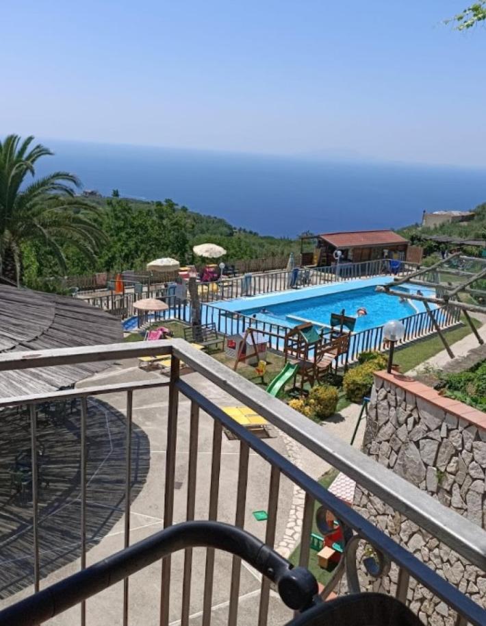 Tragedia a Vico Equense: bimbo di 7 anni muore annegato in piscina