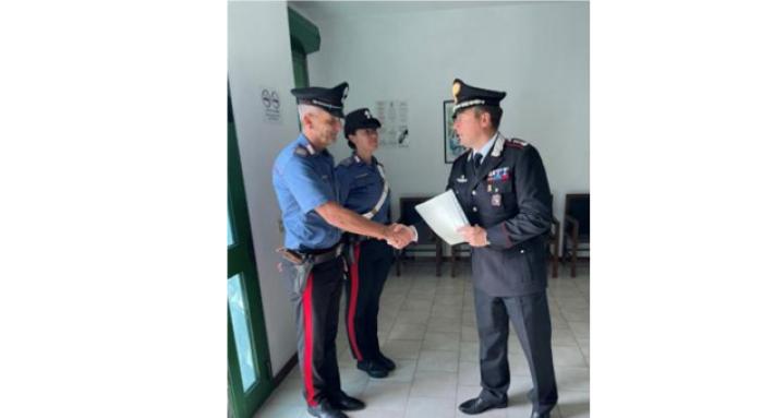 Cerimonia di consegna di riconoscimento a seguito di operazione di servizio