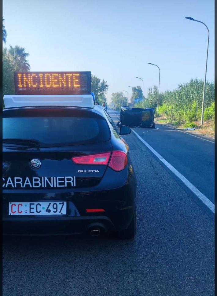 Auto si ribalta, muore bimba di 8 anni: denunciata la mamma 