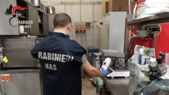 Carabinieri NAS Parma: irregolarit&agrave; igienico-sanitarie. Sanzionatauna gelateria