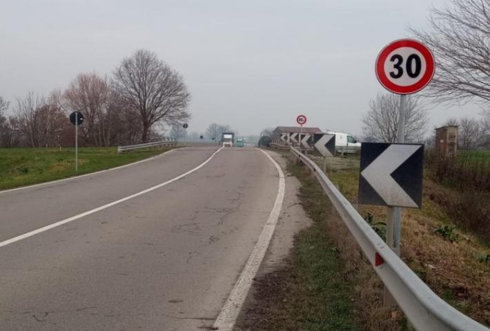 Danno al semaforo sul Rigosa Nuova a Ragazzola