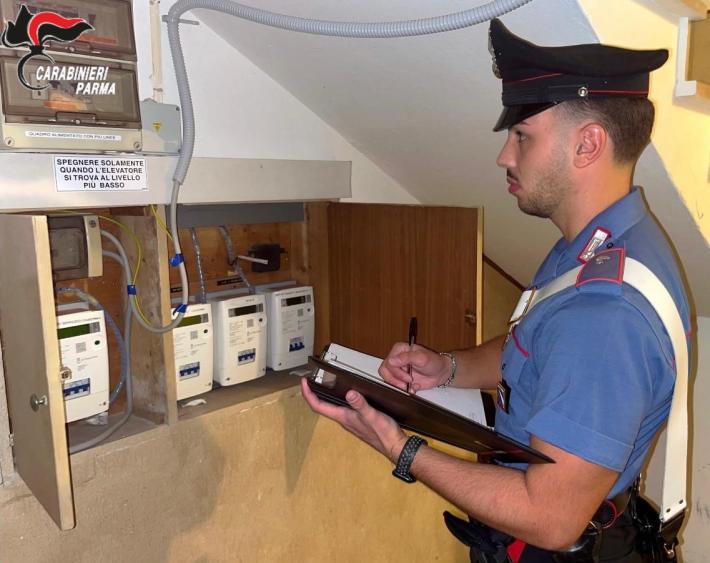 Bussetana riceve una bolletta "troppo" alta e scopre che il vicino si era allacciato al suo contatore: 60enne denunciato dai carabinieri