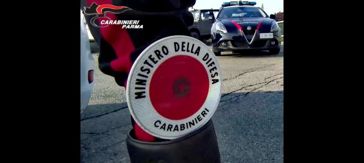 Pagano il conto al ristorante, ma prima di uscire rubano il cellulare della titolare: denunciata coppia di stranieri