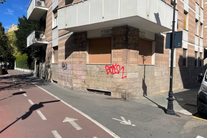 Giallo all'alba in viale Toschi: soccorso un uomo a terra. E' ricoverato in Rianimazione