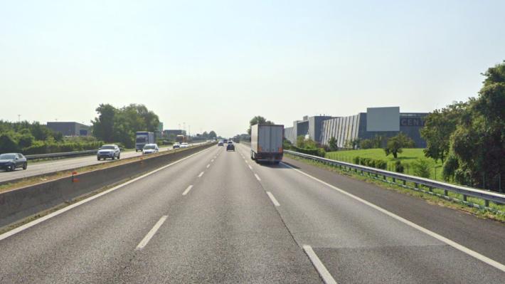 Travolto mentre attraversa l'autostrada a Bergamo: morto un tifoso del Liverpool