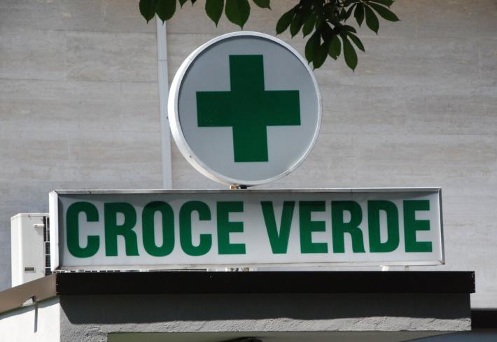 Aggredisce volontaria della croce verde