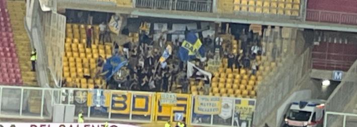 Crociati pericolosi, murati due volte. Man di sinistro: Falcone para - 22' Lecce-Parma 0-0