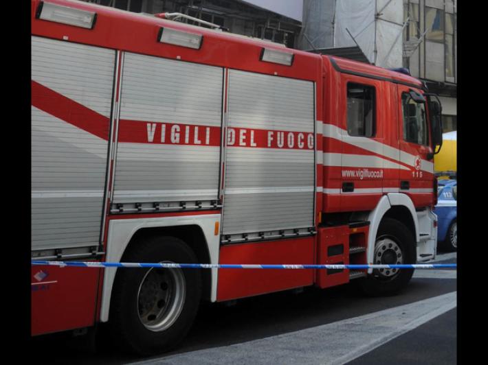 Incendio in un palazzo in via Aleotti: due intossicati 